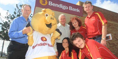 BENDIGO Bank Tugun’s generous team, director Colin Woodward, ‘Miss Piggy’, Elly Ward, Manuel Paraskevos, director Dave Mitchell, Wendy Anderson and manager Allan Merlehan. PHOTO: CRAIG SADLER D130059 BENDIGO Bank Tugun’s generous team, director Colin Woodward, ‘Miss Piggy’, Elly Ward, Manuel Paraskevos, director Dave Mitchell, Wendy Anderson and manager Allan Merlehan. PHOTO: CRAIG SADLER D130059